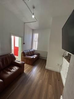 8 bedroom house share to rent - Photo 1