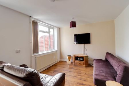 5 Bed Semi-Detached House, Crowhurst Drive, LE3 - Photo 2