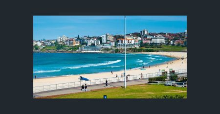 Large Beachside Apartment With Parking, Moments to Sand & Surf - Photo 5