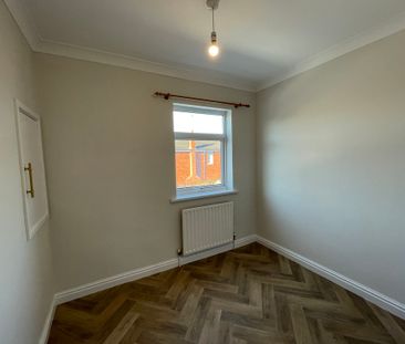 2 bedroom Mid Terraced House to let - Photo 3