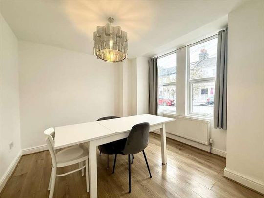 Hereward Road, London, SW17 - Photo 1