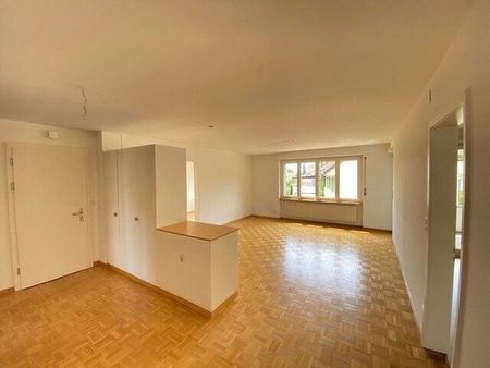 Bright apartment with sunny balcony - Photo 2