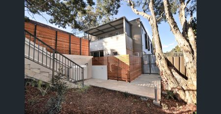 Ultra-Modern Castlecrag 3 Bedroom Terrace with Garden - Photo 4