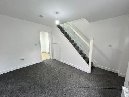 2 bedroom end of terrace house to rent - Photo 4