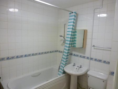 1 bedroom flat to rent - Photo 4