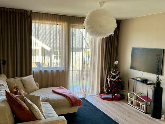 Modernt familjehem med trädgård på Ekerö - Foto 1