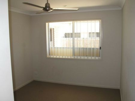 4 BEDROOM FAMILY HOME LOCATED IN QUIET STREET! - Photo 4