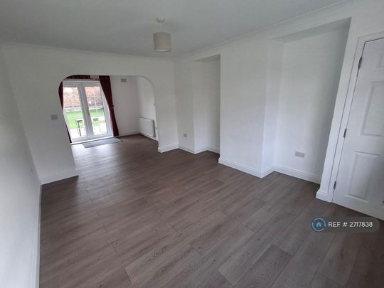 3 bedroom semi-detached house to rent - Photo 1