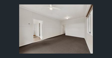 Freshly Updated 4-Bedroom Home - Moments from the Waterfront - Photo 2