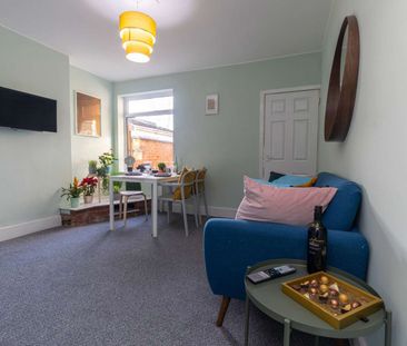 🏡 Home from Hospital: Stylish House Share Steps from George Eliot! - Photo 2
