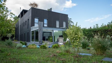 Beautiful modern 8-room house. - Photo 2