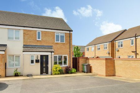3 bedroom semi-detached house to rent - Photo 5