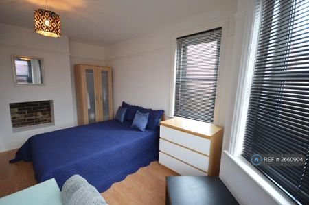 3 bedroom flat to rent - Photo 5