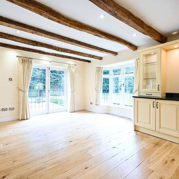 6 bedroom detached house to rent - Photo 1