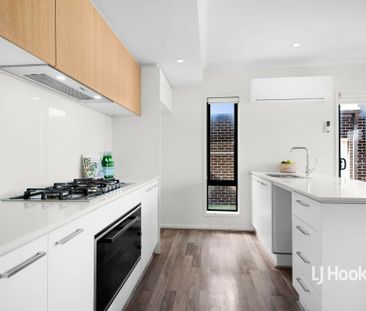 24 Palmerston Walk, Werribee VIC, Belconnen - Photo 1