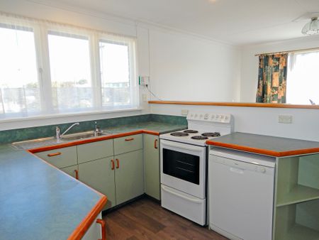 SOUTH HILL FAMILY HOME - Photo 4