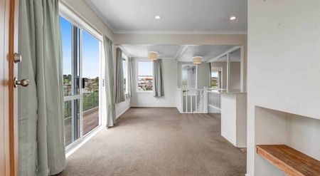 Character in Stanmore Bay - Photo 3