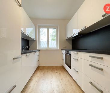 Schöne 4- Zimmer Wohnung mit Küche und Balkon - Foto 1