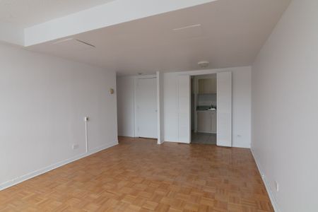 1975 Maisonneuve Blvd West - Photo 2
