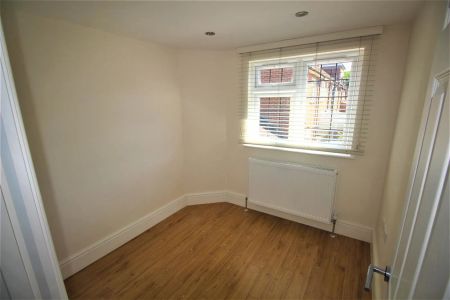 2 bed semi-detached house to rent in Hayling Road, South Oxhey, Watford, WD19 - Photo 4