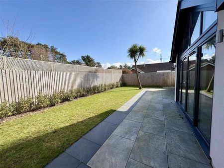 The Willows, Woodlinken Drive, Verwood, Dorset, BH31 - Photo 4