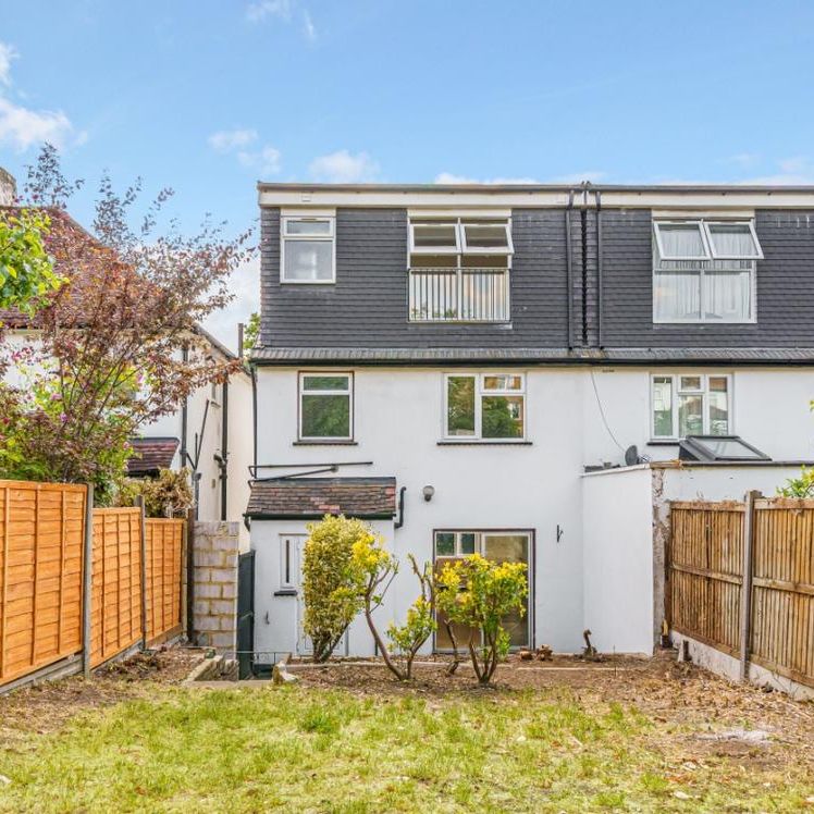 East Walk, East Barnet EN4 - Photo 1