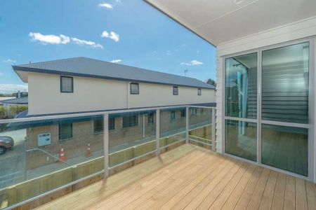 Spacious and sunny, executive, two bedroom apartments. - Photo 5