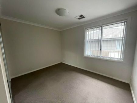 Picture perfect townhouse! - Photo 2