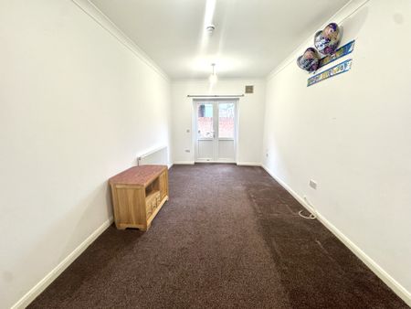 4 Herbert Road, Greater London, UB1 - Photo 2