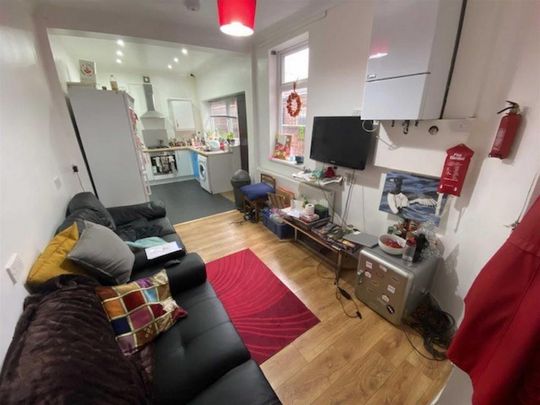 6 bedroom private hall to rent - Photo 1