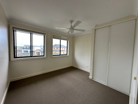 26A Rowe Drive, POTTS HILL NSW 2143 - Photo 2