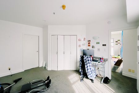 Spacious CBD Apartment - Photo 5