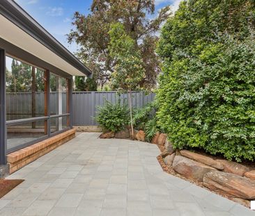 Secure & Stunning Light-Filled 2 Bed Townhouse! - Photo 2