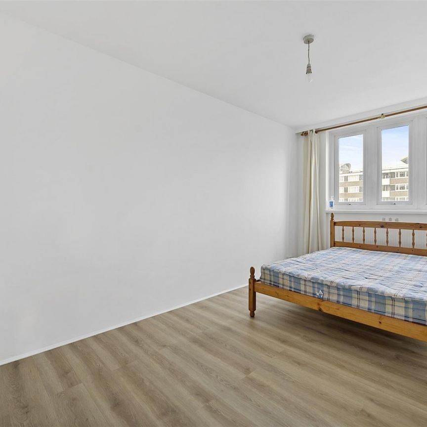 2 bedroom Flat To Let - Photo 1