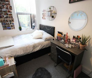 6 bedroom house to rent - Photo 2