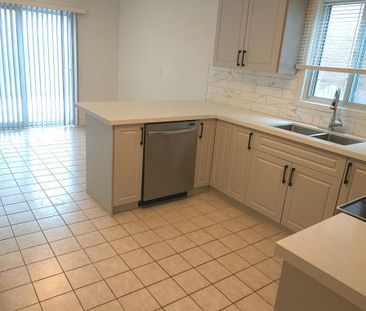 For Lease - 11 Foster Crescent, Whitby, Ontario - Photo 4