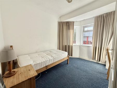 1 bedroom in a house share to rent - Photo 5