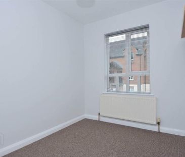 24 Maldon Court, Belfast, BT12 6GY - Photo 5