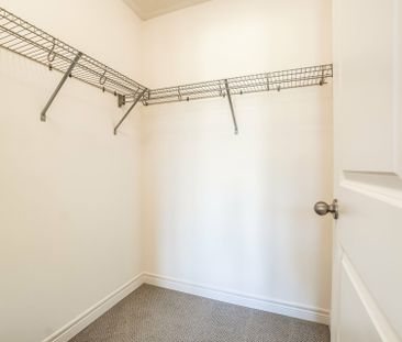 For Lease - 28 Benhurst Crescent, Brampton, Ontario - Photo 4