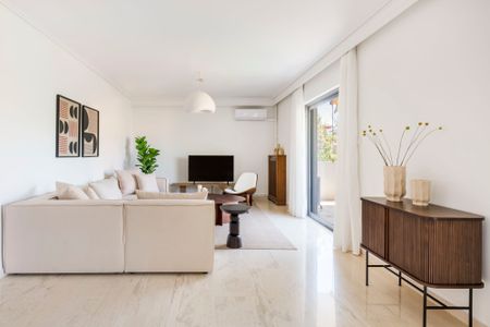 Suburban 3BR Apartment in Marousi - Photo 4