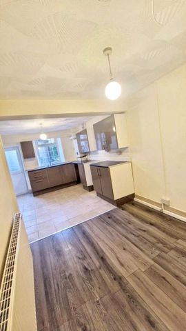 3 bedroom terraced house to rent - Photo 5