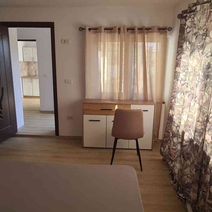 Academia Navală- Soveja, 2 camere- totul nou - Photo 1