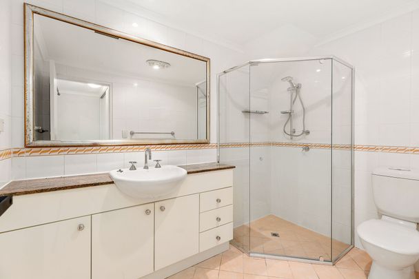 SENSATIONAL & CHARMING AIRCONDITIONED 1 BEDROOM LOFT APARTMENT - Photo 1