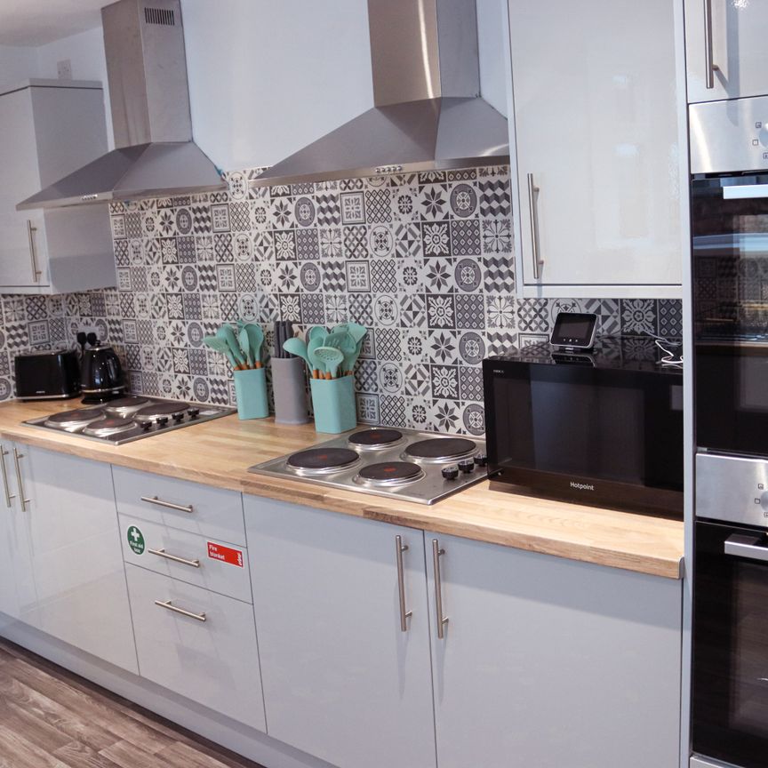 Hainton Avenue, Grimsby - Photo 1