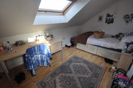 8 bedroom terraced house to rent - Photo 3