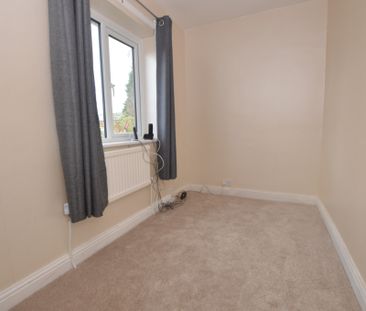 3 Bedroom Semi-Detached House - Photo 3