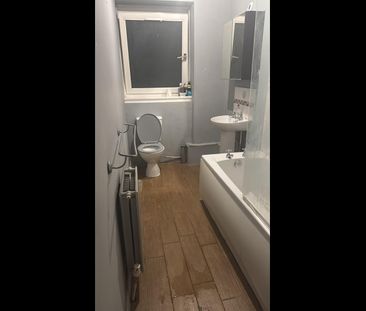 Room in a Shared House, Barrmill Road, G43 - Photo 5