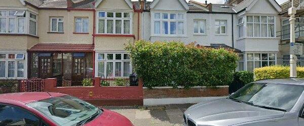 3 Bed Flat, Very Near Creighton Road Area, W5 - Photo 1
