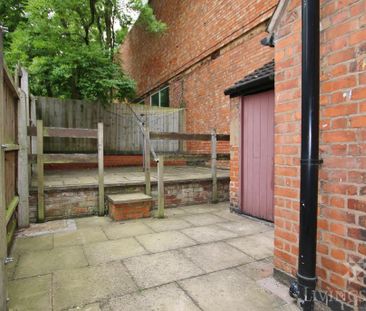 4 bedroom terraced house to rent - Photo 1