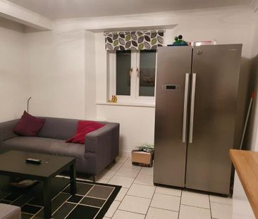 1 bedroom in a house share to rent - Photo 3